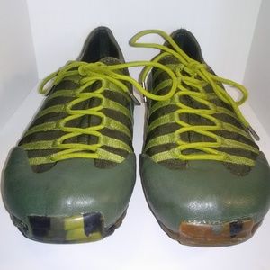 TSUBU mens shoes size 10 Green